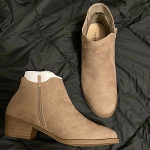 Torrid size 11W boots